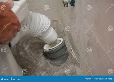 Flexible toilet soil pipe leaking (bodge suggestions please)